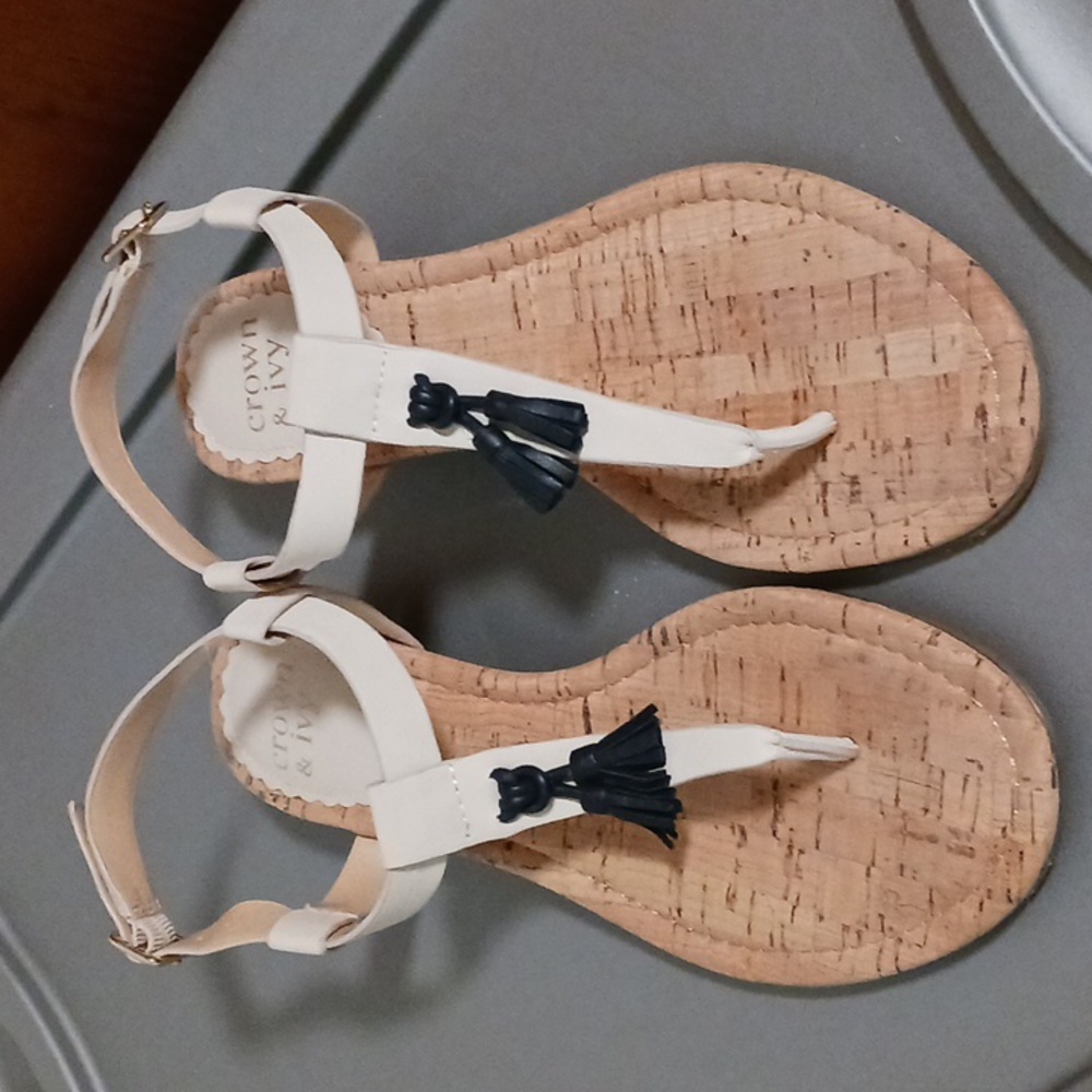 Woman's Crown&Ivy sandal sz8M